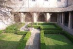 Abbaye de Tournus - Cour du cloître