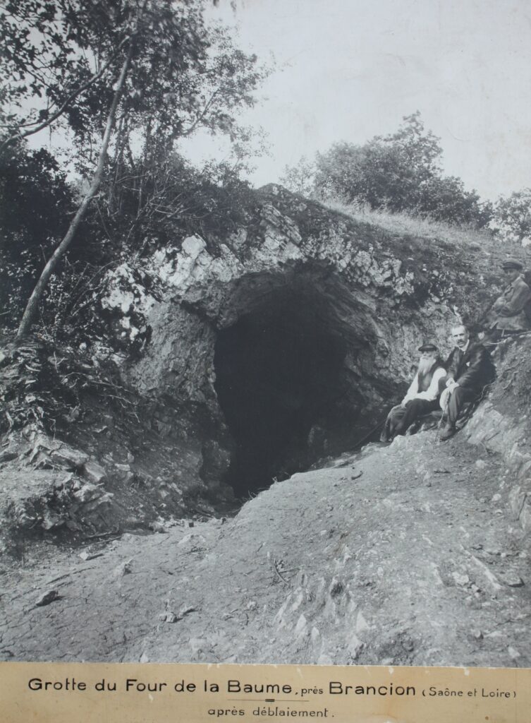 La grotte du Four-de-la-Baume à Brancion, fouillée par Joseph Mazenot sous la direction de Jean Martin
